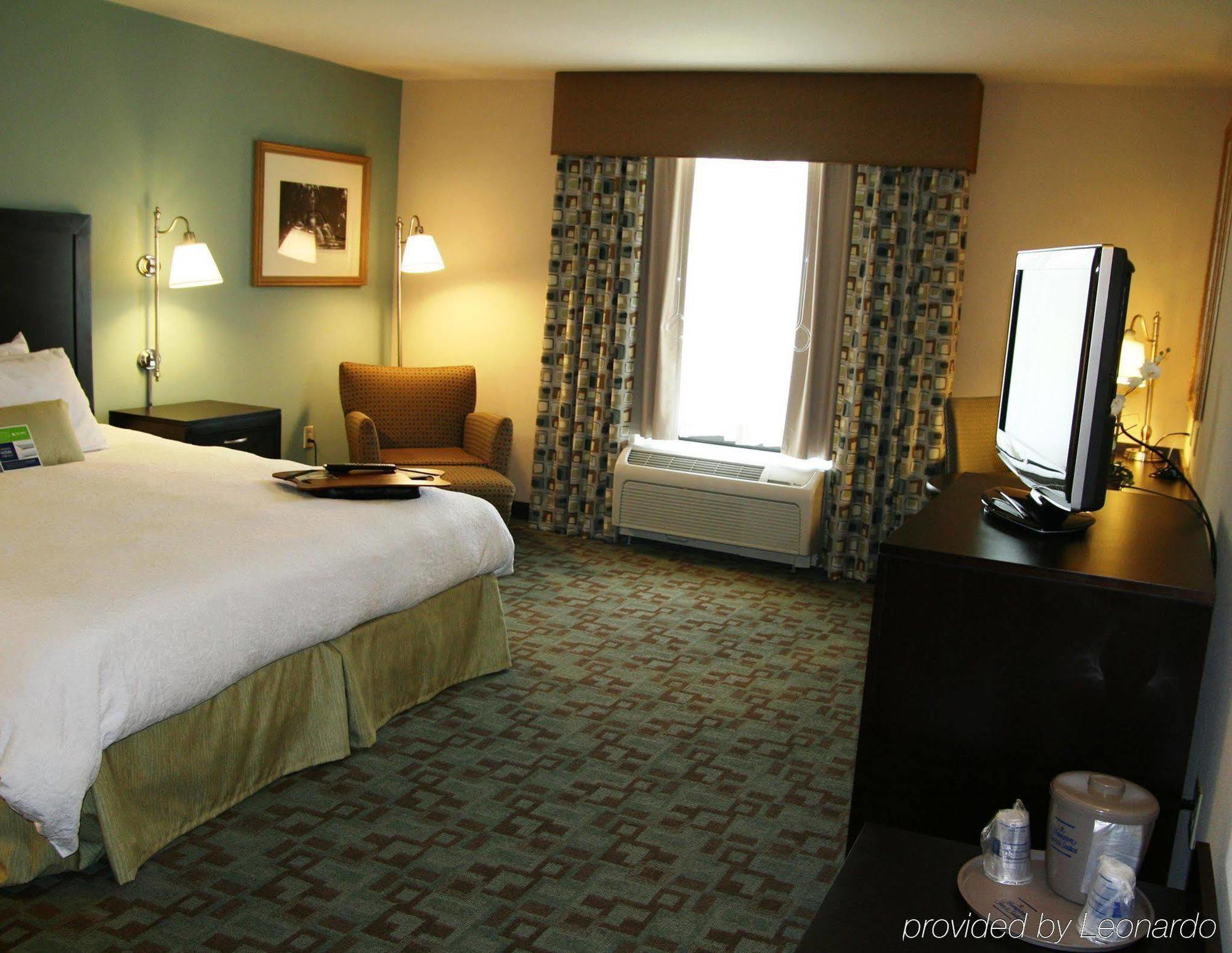 Hampton & Savannah-airport Hotel