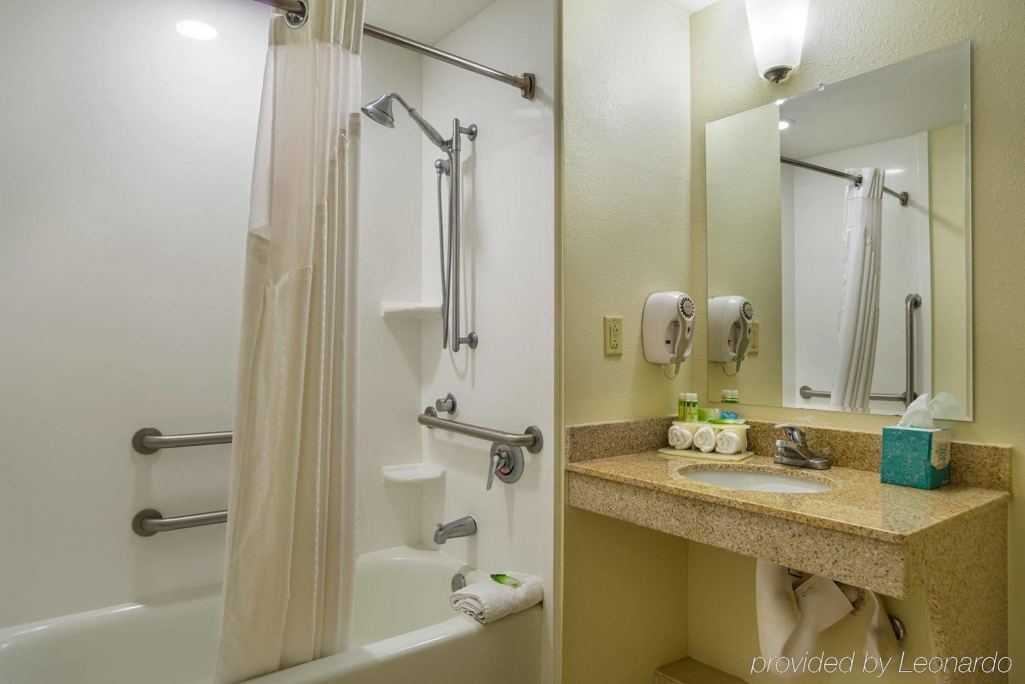 Express & Midtown By Ihg Hotel