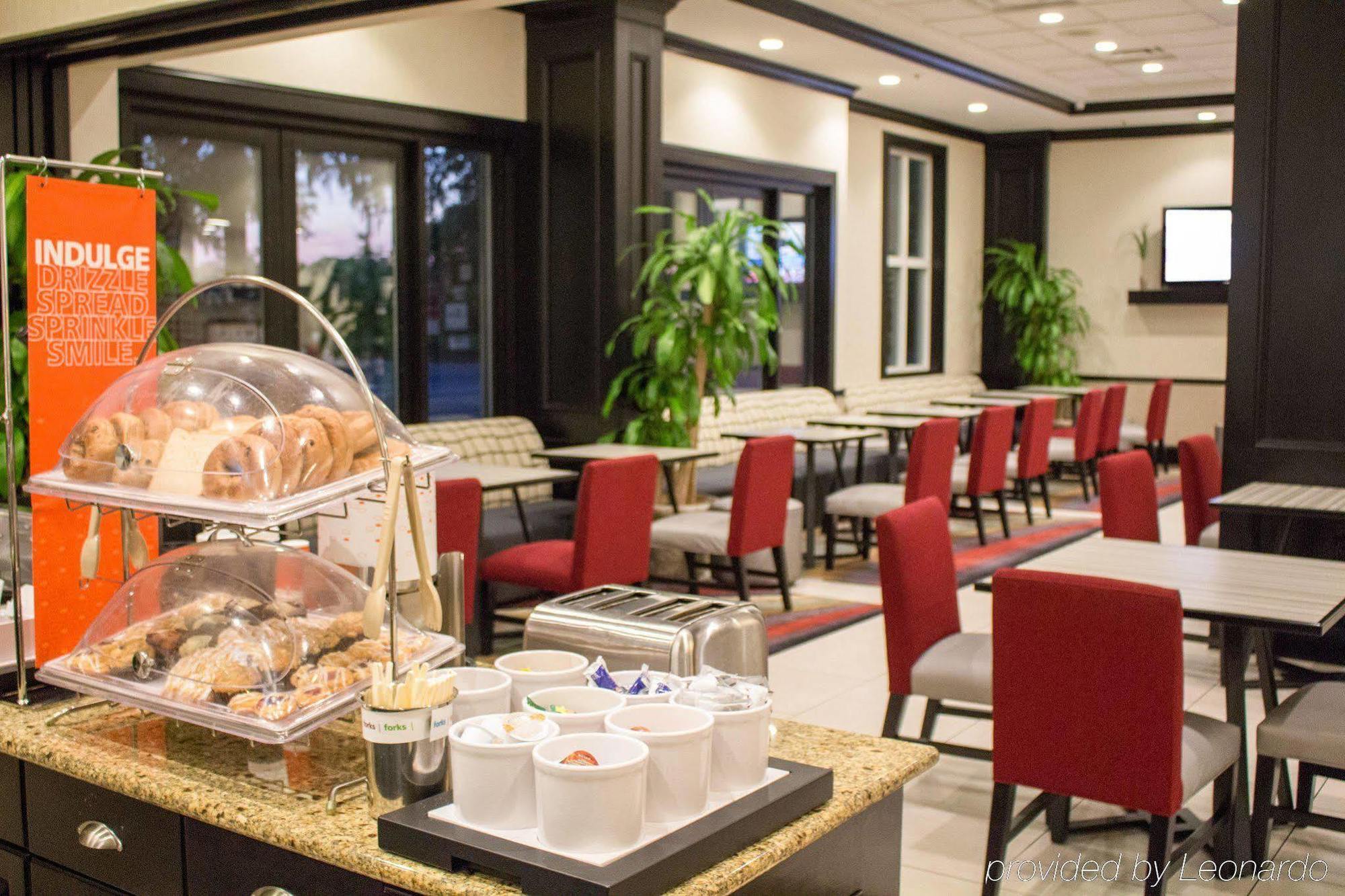 Hampton & Historic District Hotel 3*