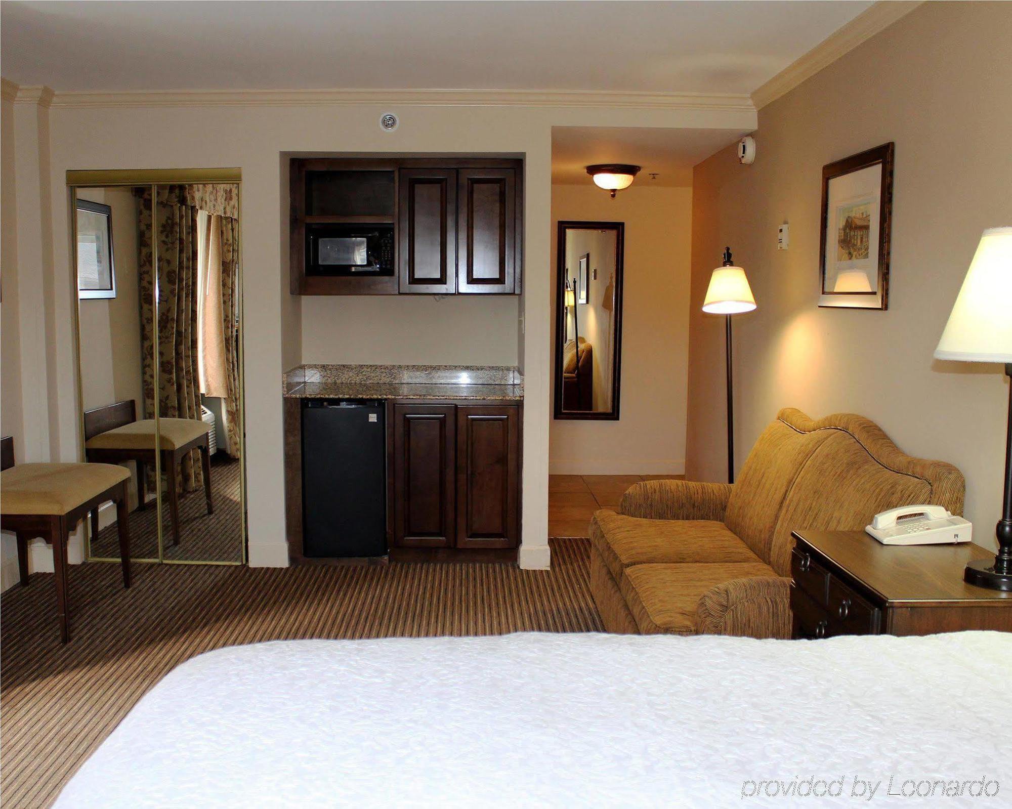 Hampton & Historic District 3* Savannah