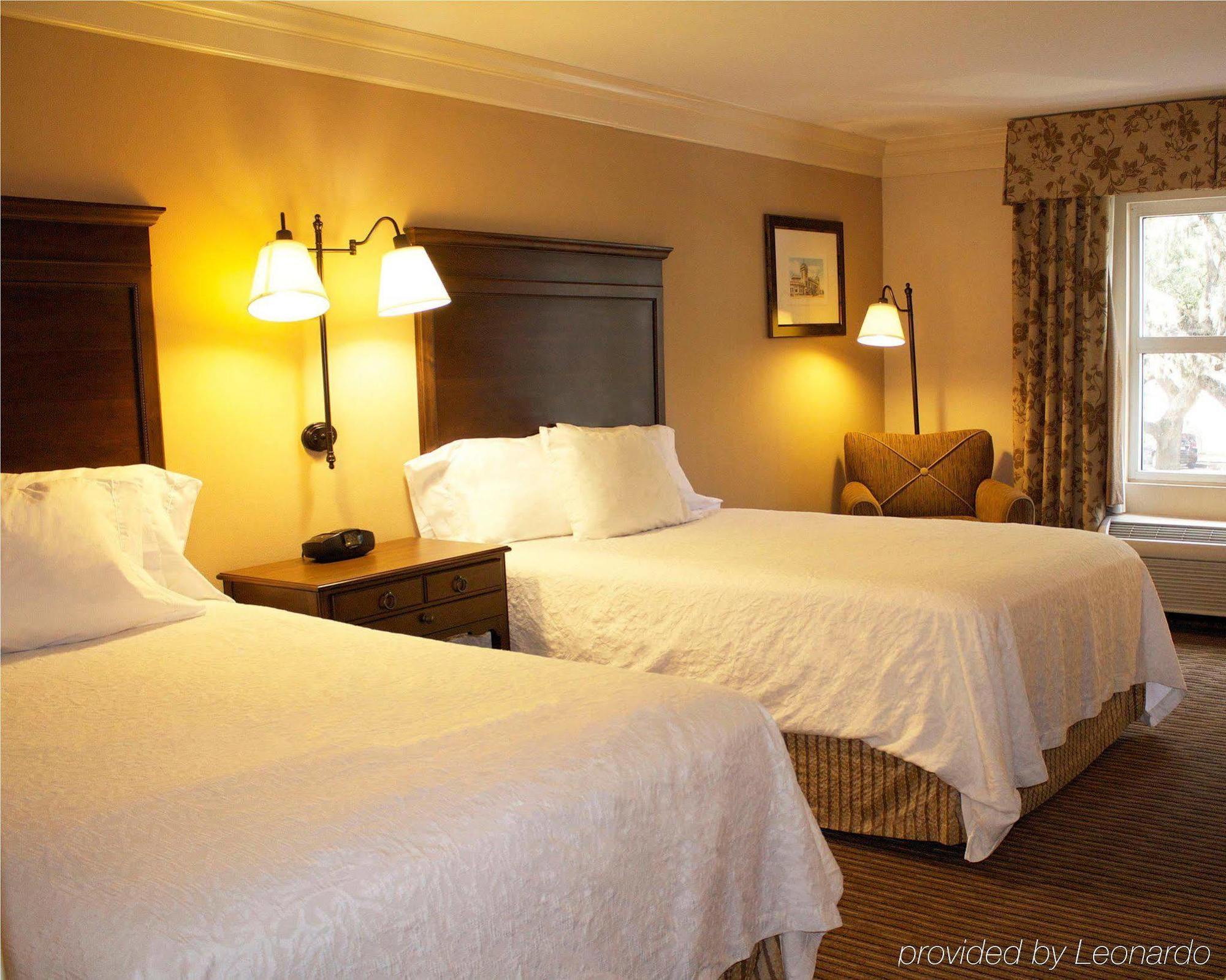 Hampton & Historic District Hotel 3*