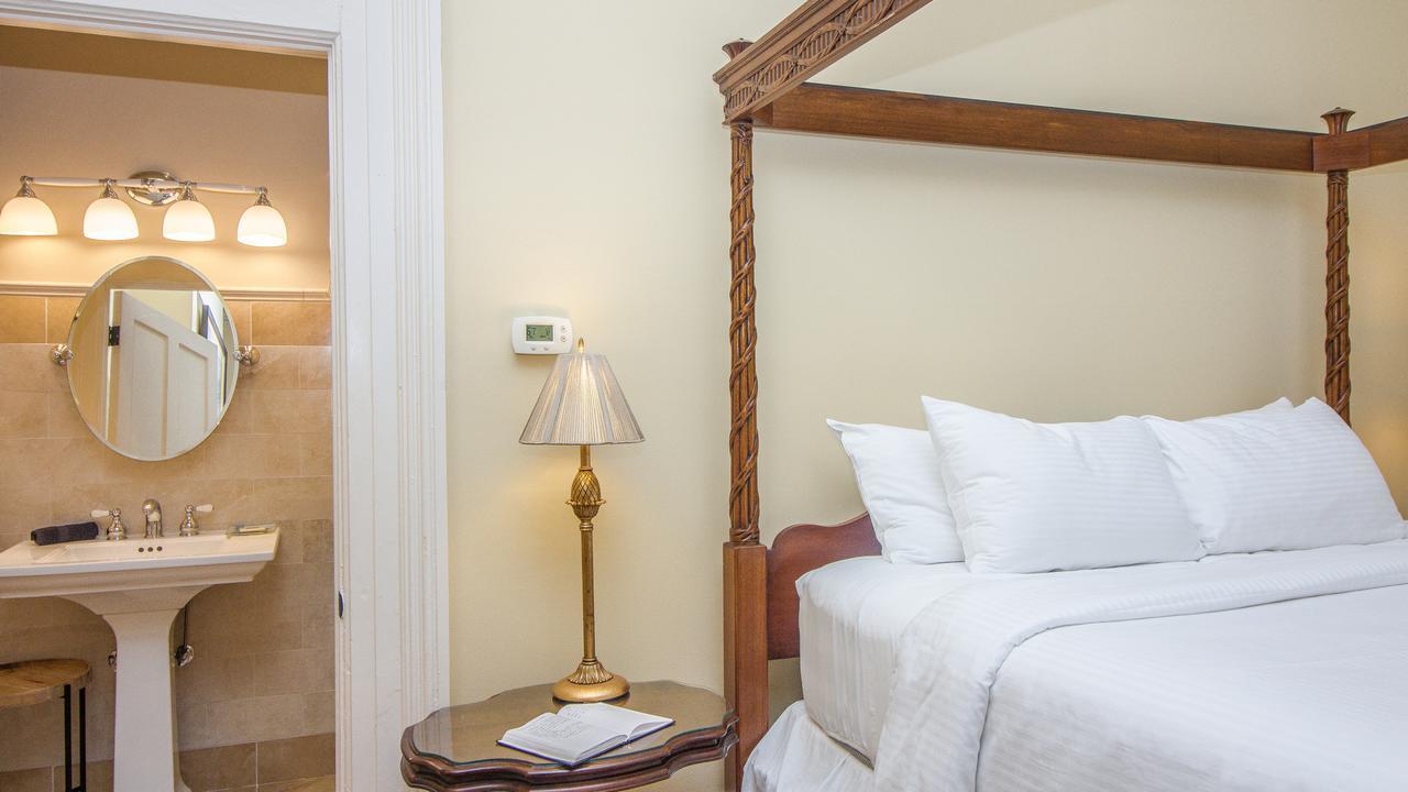 Bed & Breakfast Dresser Palmer House