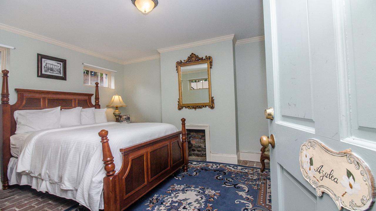 Dresser Palmer House Bed & Breakfast