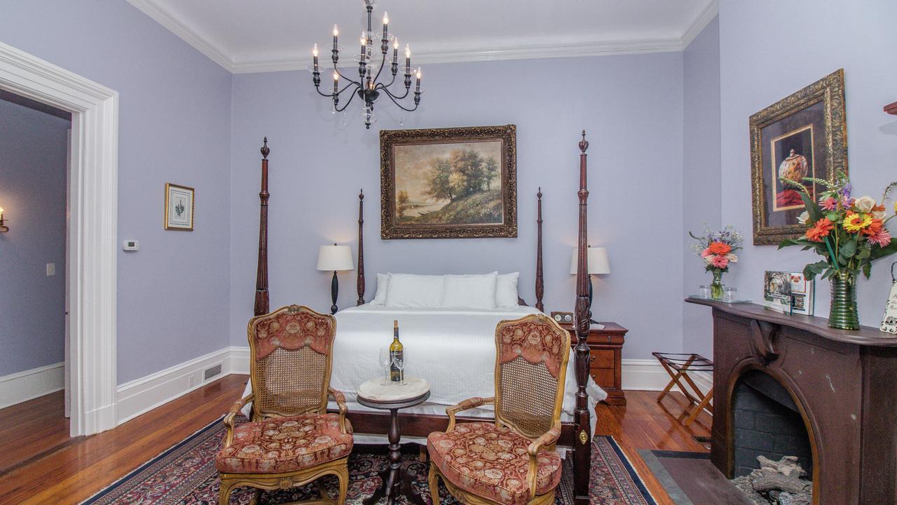 Dresser Palmer House Bed & Breakfast