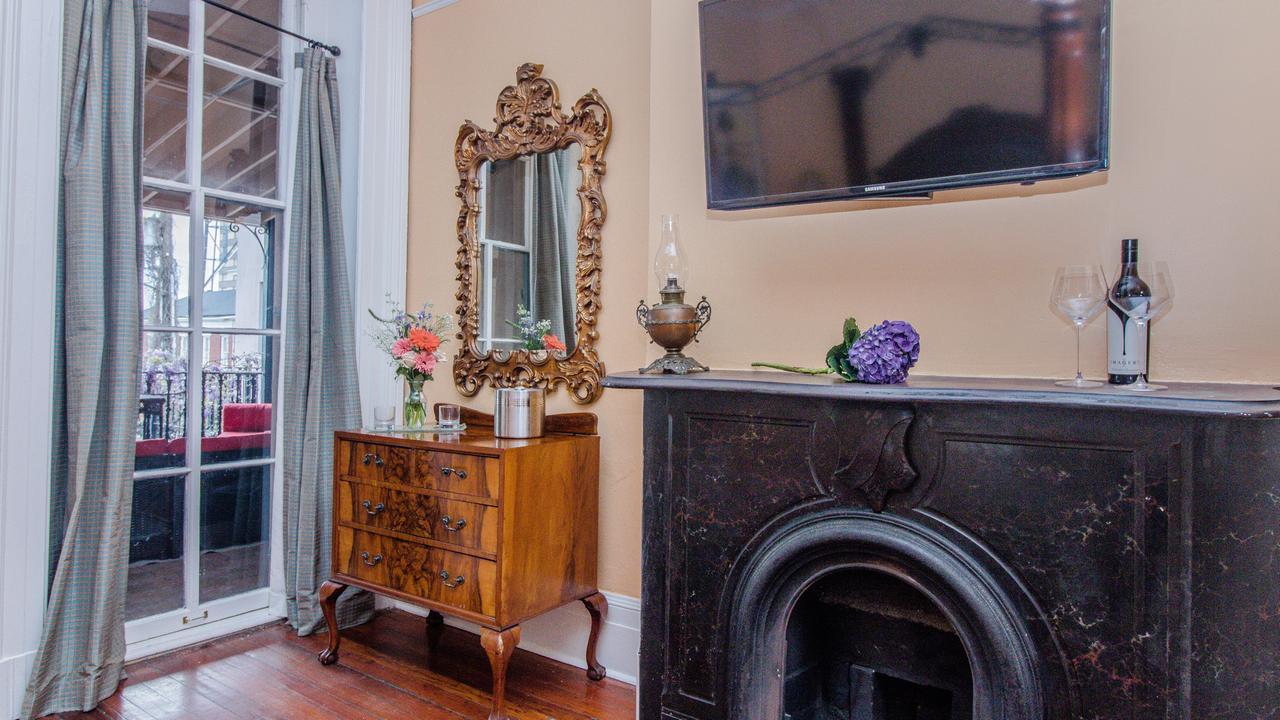 Bed & Breakfast Dresser Palmer House Savannah