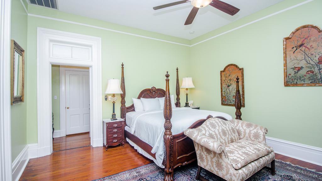 Dresser Palmer House Bed & Breakfast