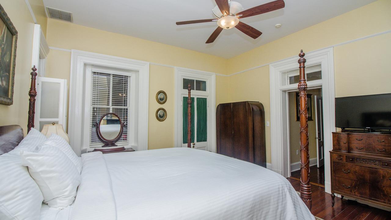 Dresser Palmer House Bed & Breakfast