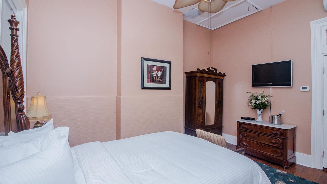Bed & Breakfast Dresser Palmer House Savannah