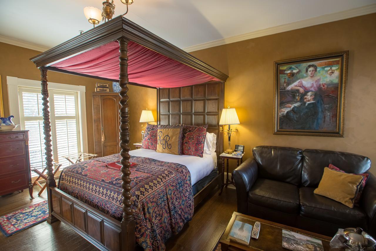 Ballastone Hotel