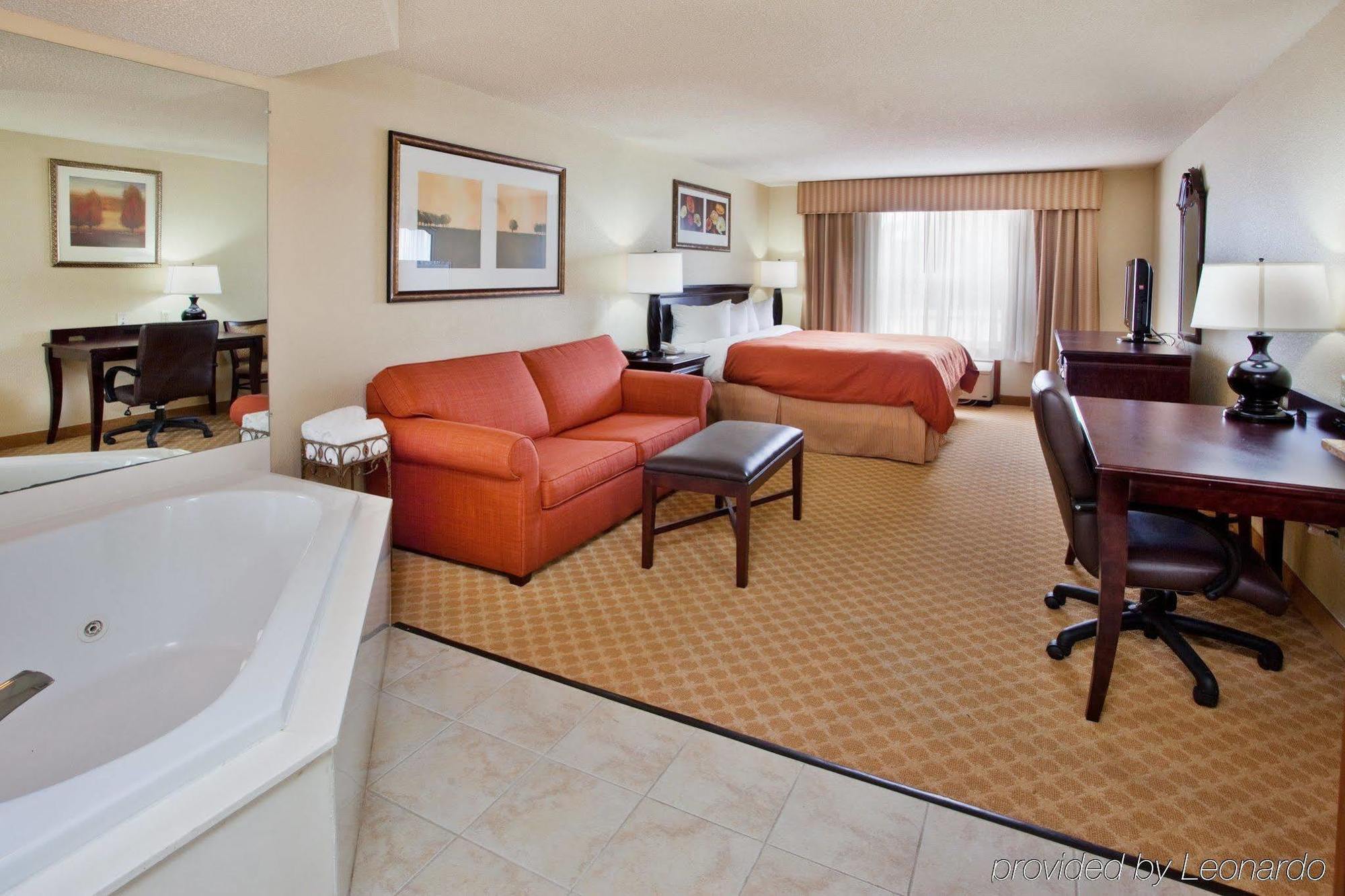 Hotel Country & By Radisson, Midtown, Ga 3*