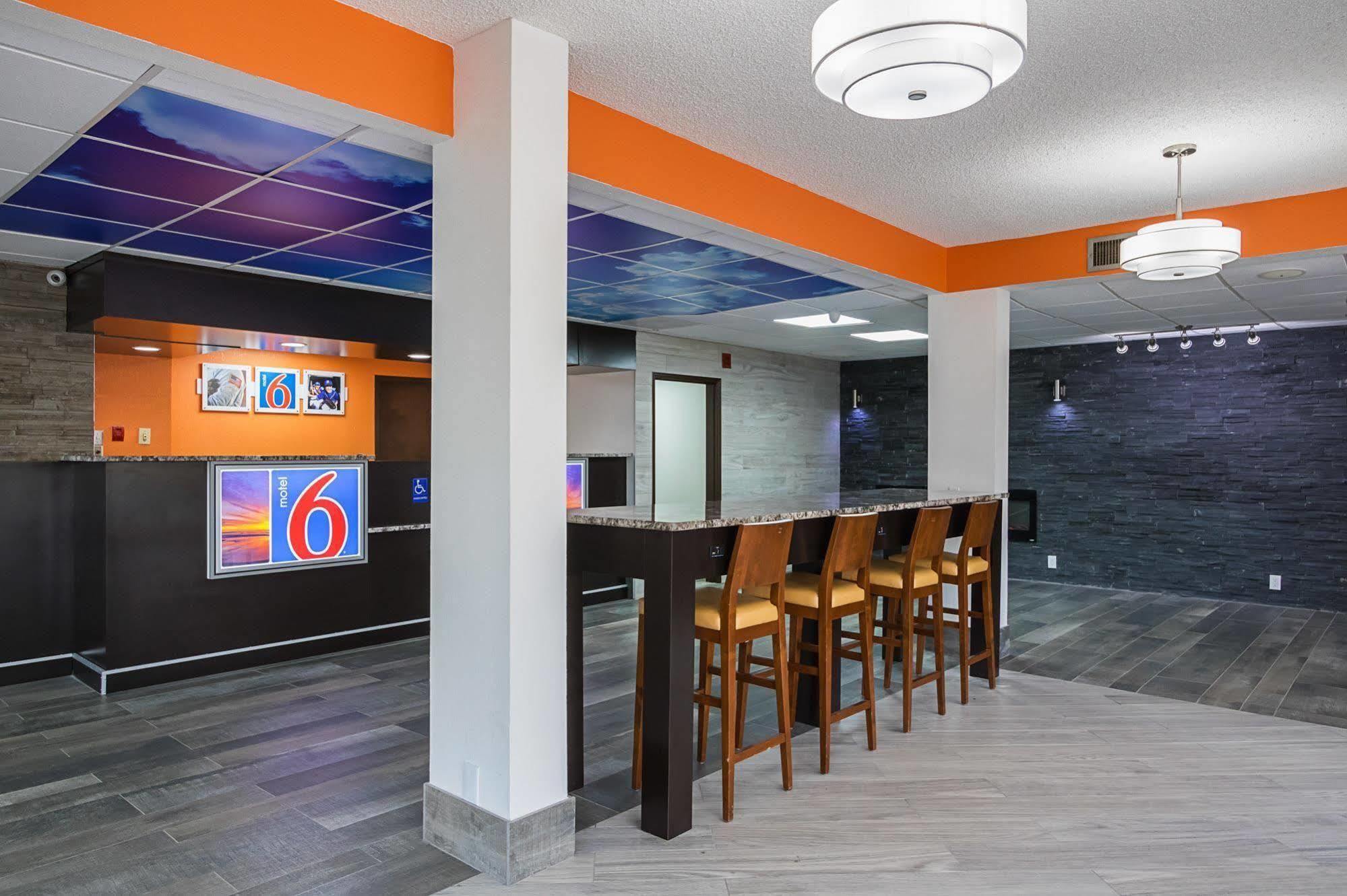 Hotel 6-savannah, Ga - Midtown