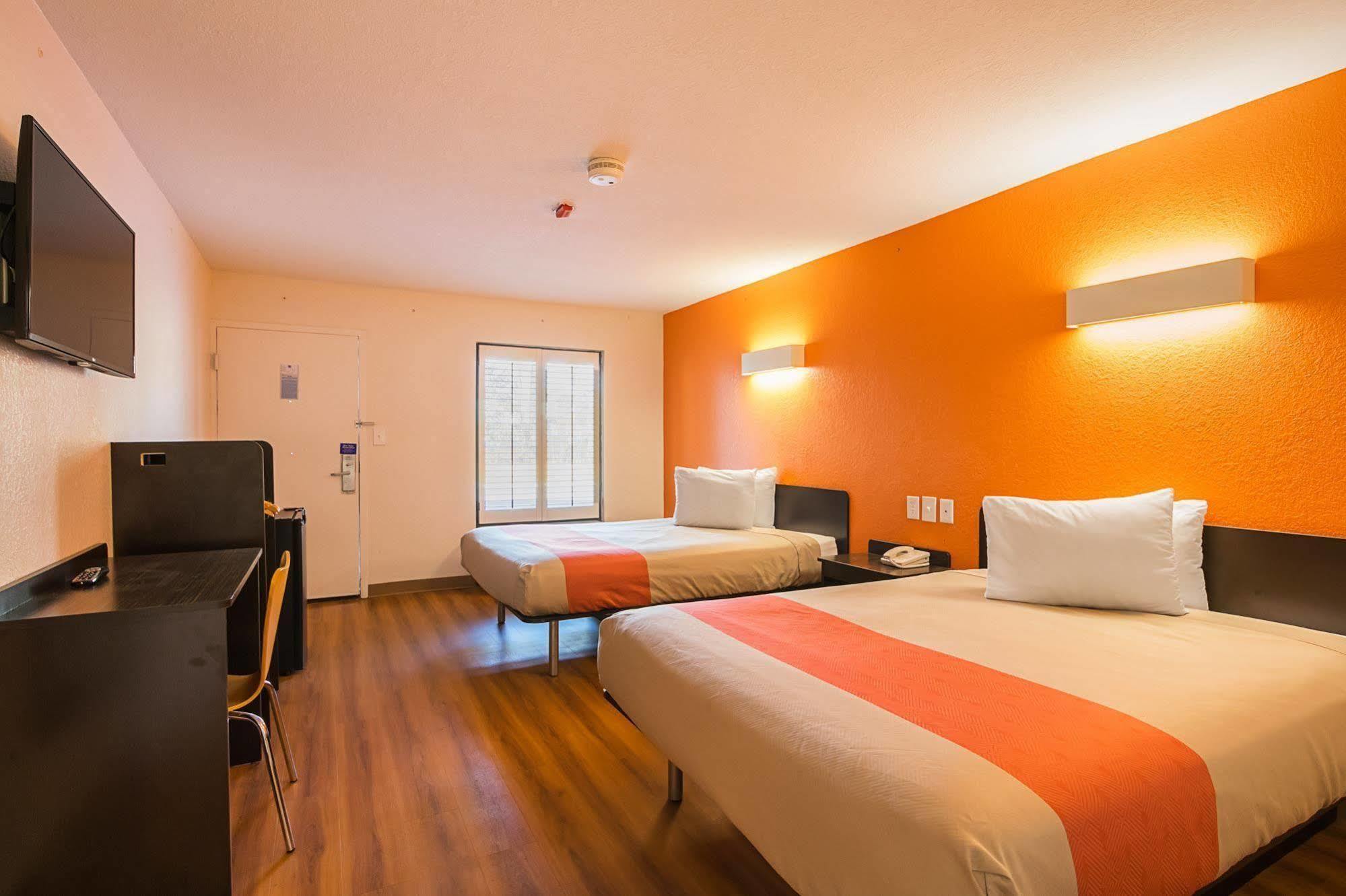Hotel 6-savannah, Ga - Midtown Savannah