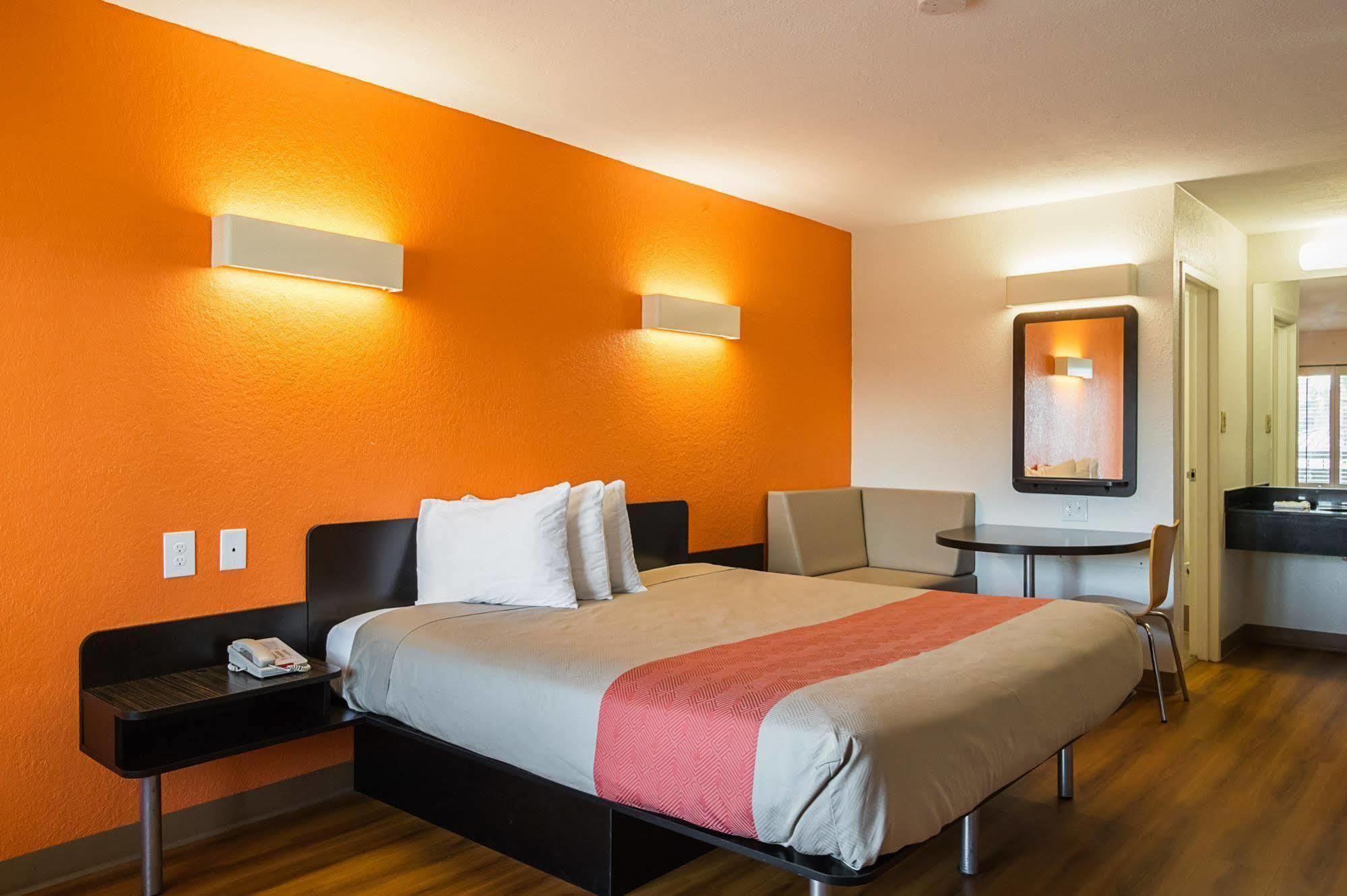 Hotel 6-savannah, Ga - Midtown