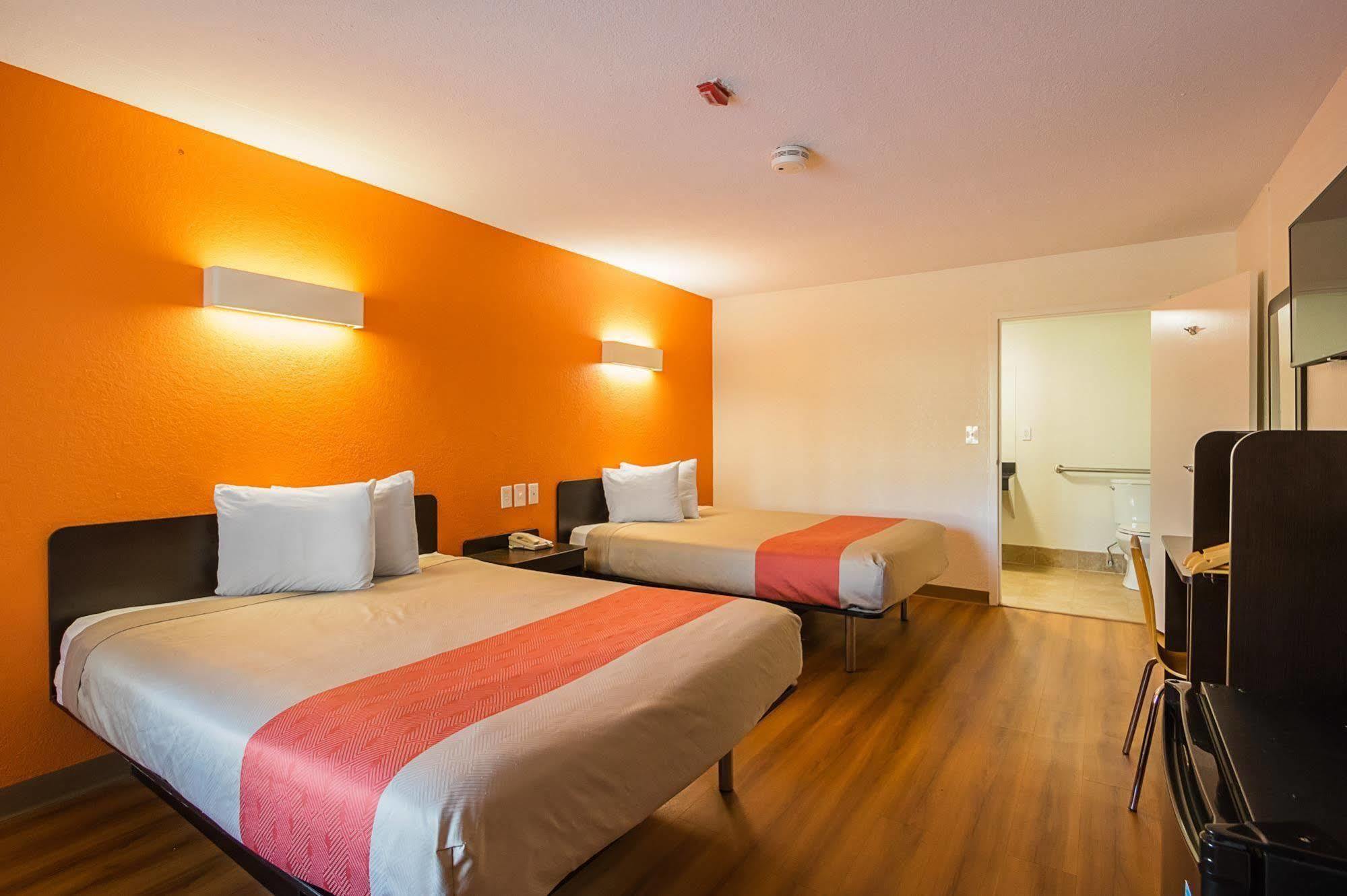Hotel 6-savannah, Ga - Midtown 2*