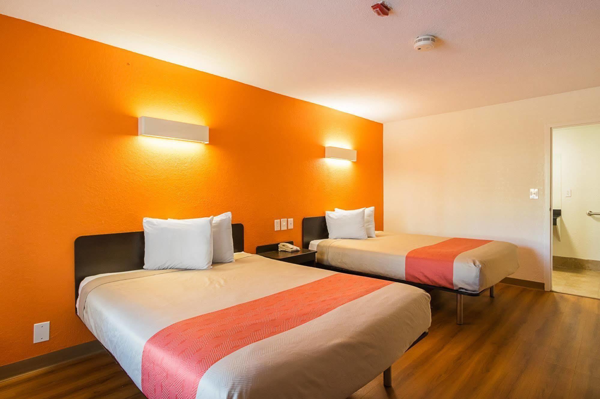 Hotel 6-savannah, Ga - Midtown Savannah