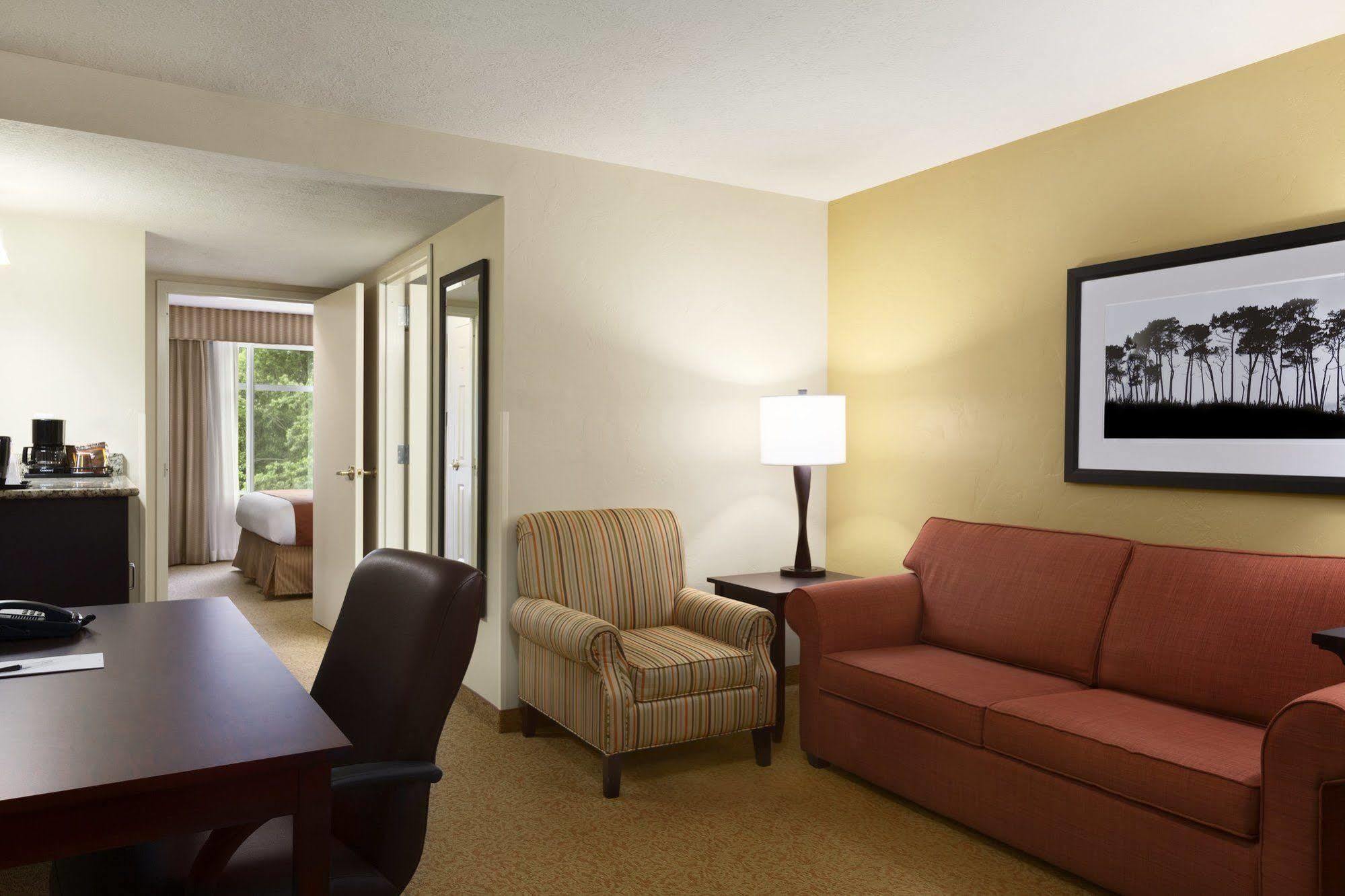 Country & By Radisson, Airport, Ga 3*