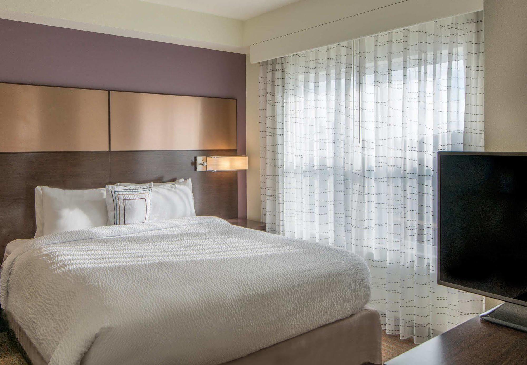 By Marriott Airport Hotel Savannah