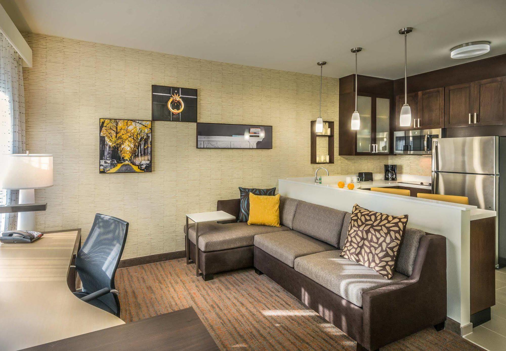 By Marriott Airport Hotel 3*