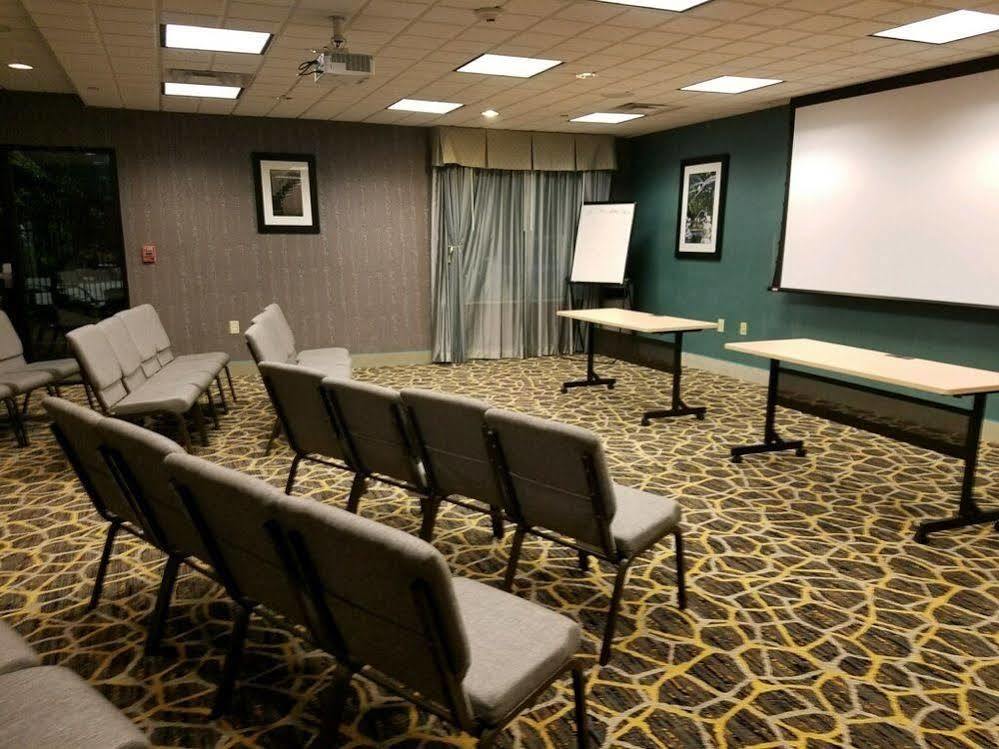 Wingate By Wyndham Pooler 3* Savannah