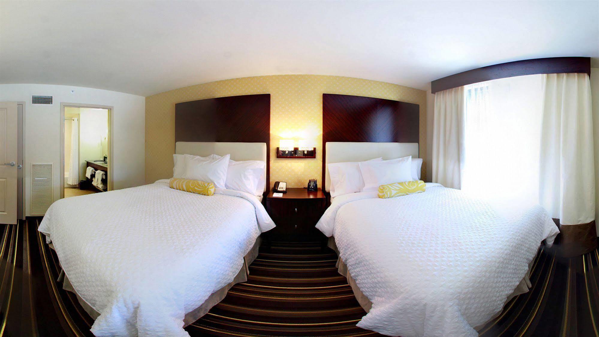 Hotel Embassy Airport Savannah