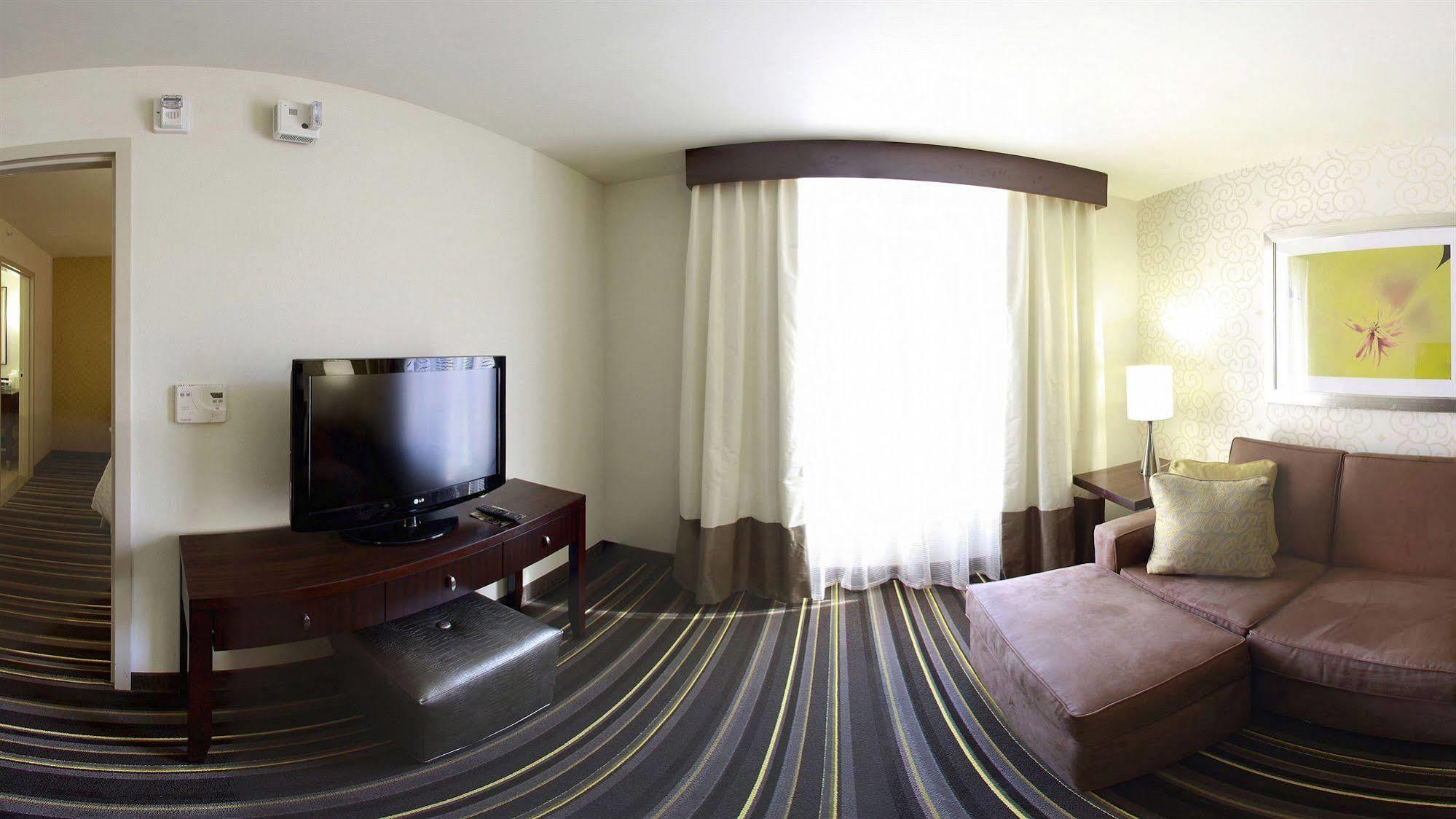 Hotel Embassy Airport