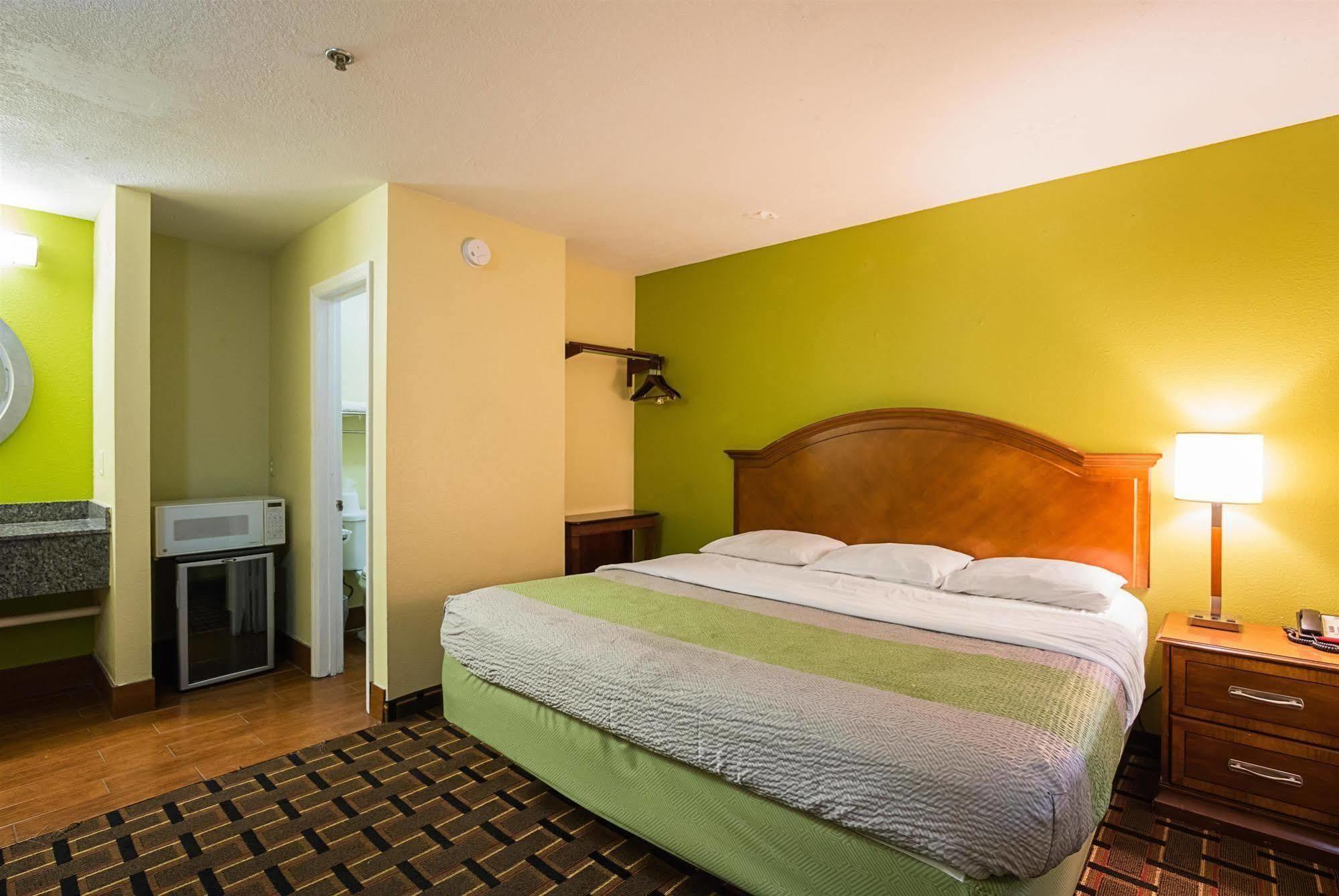 Garden Hotel 2*