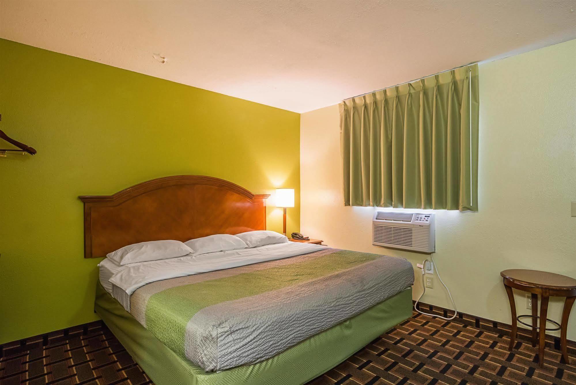 Garden Hotel 2*
