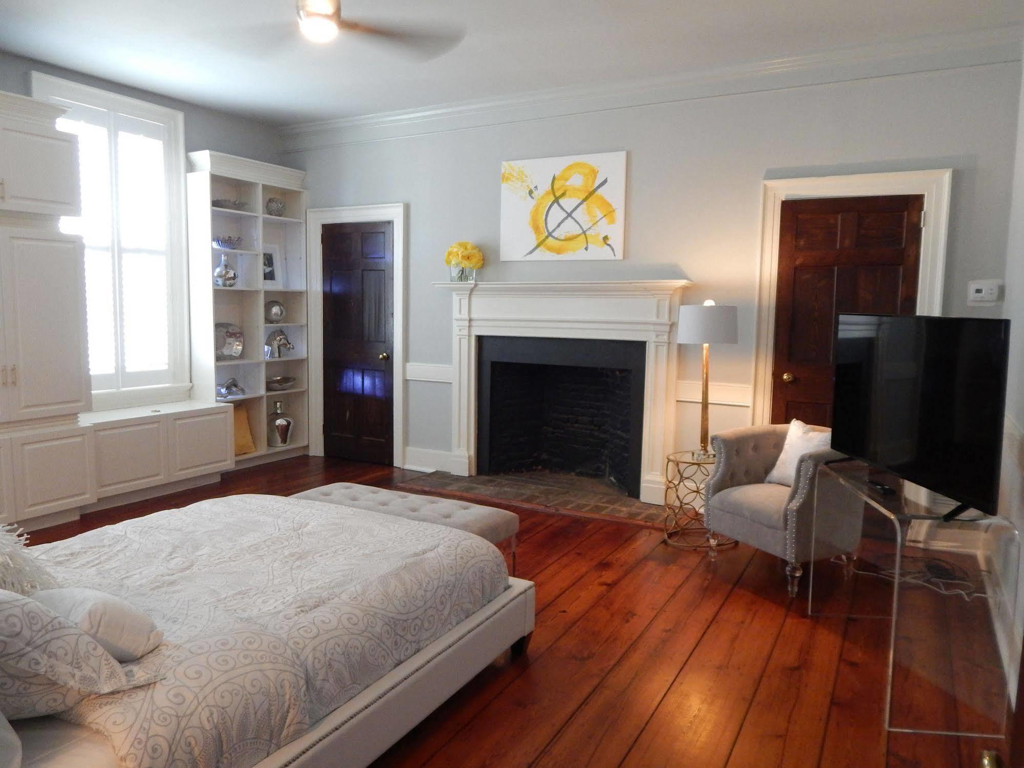 The Dulinn On York Apartment Savannah