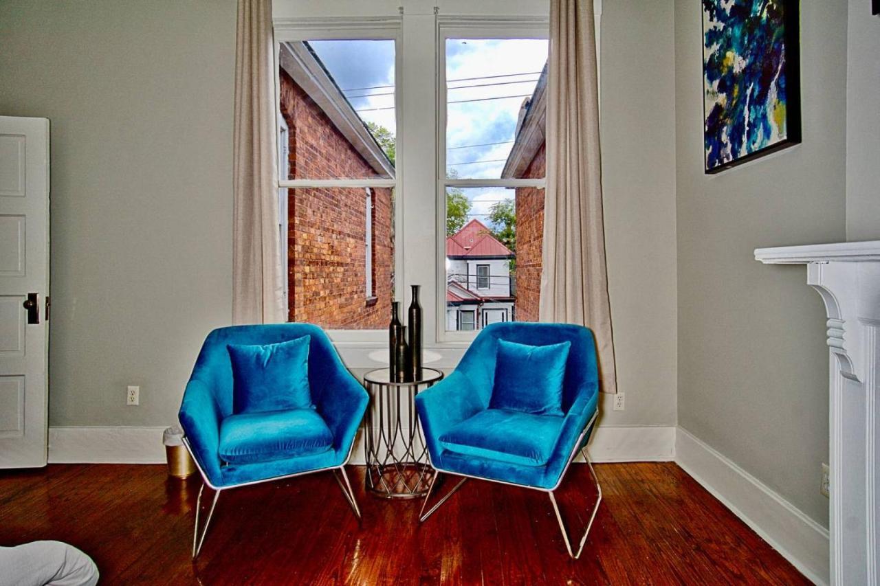 2 Bedroom Renovated Townhouse In Downtown Savannah