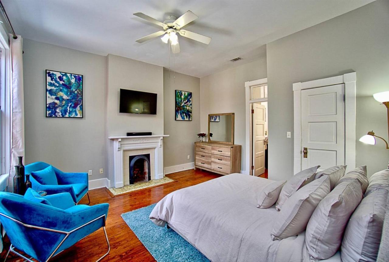 2 Bedroom Renovated Townhouse In Downtown * Savannah