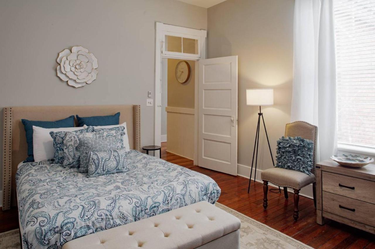 Apartment 414b Waldburg St - 2 Bedroom Oasis Near Forsyth Park