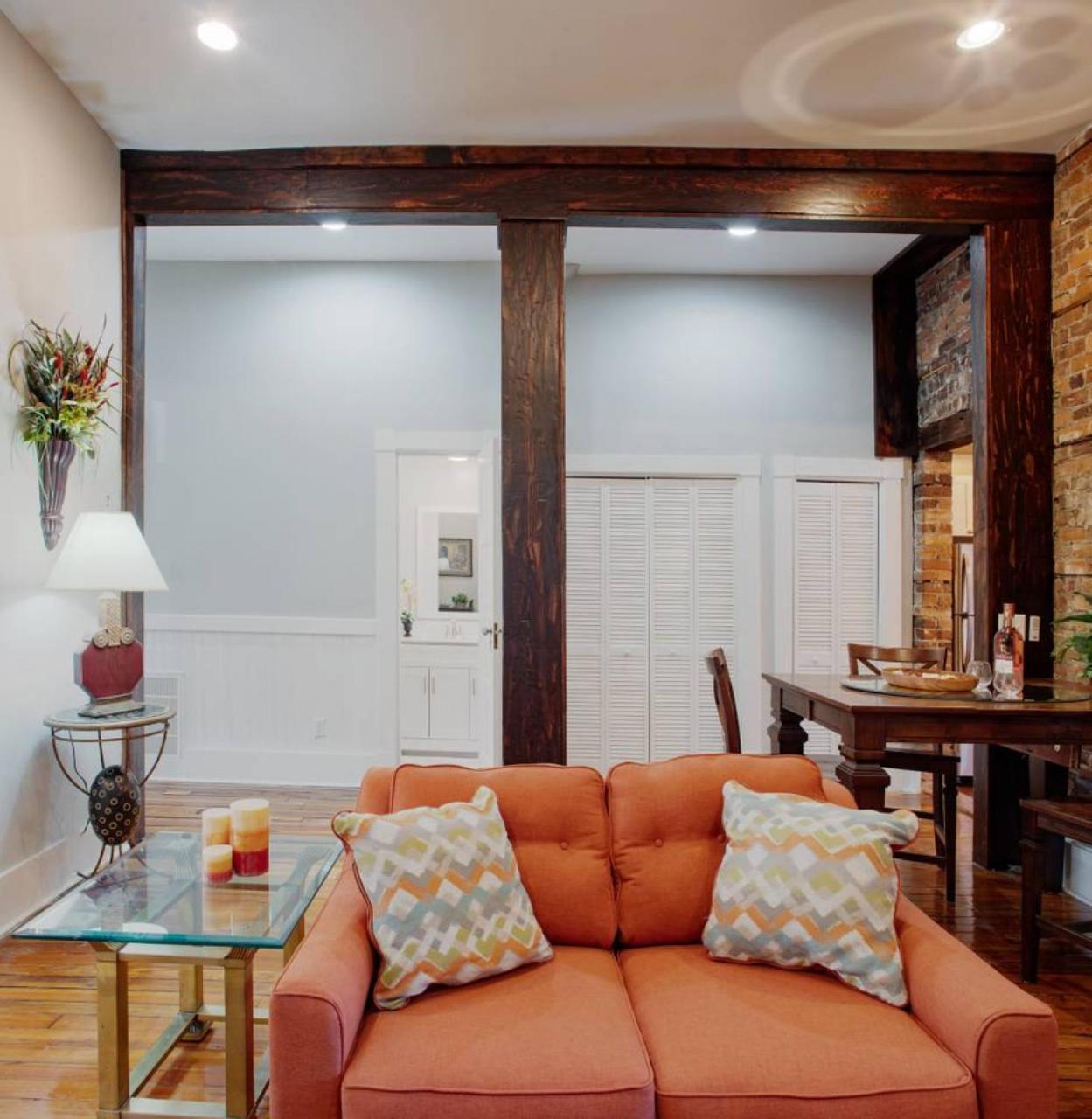 Apartment 416a Waldburg St - Newly Renovated 1920's Historic District Apt Savannah