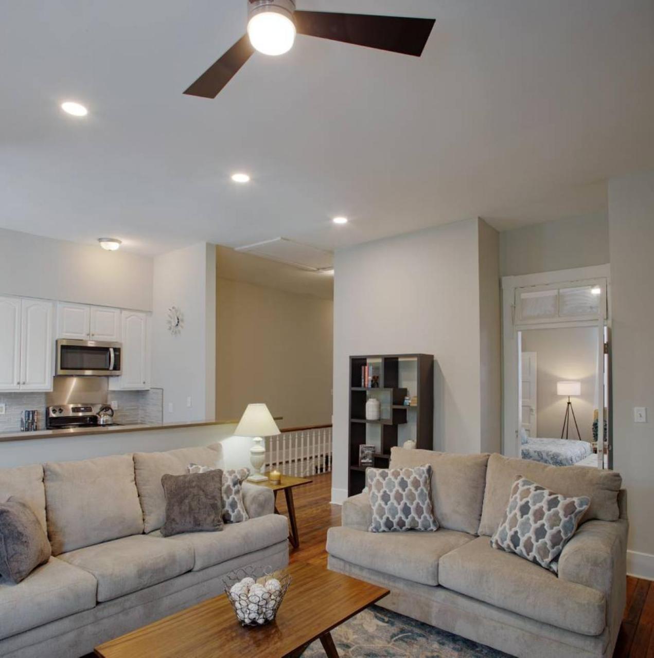Apartment 414b Waldburg St - 2 Bedroom Oasis Near Forsyth Park *