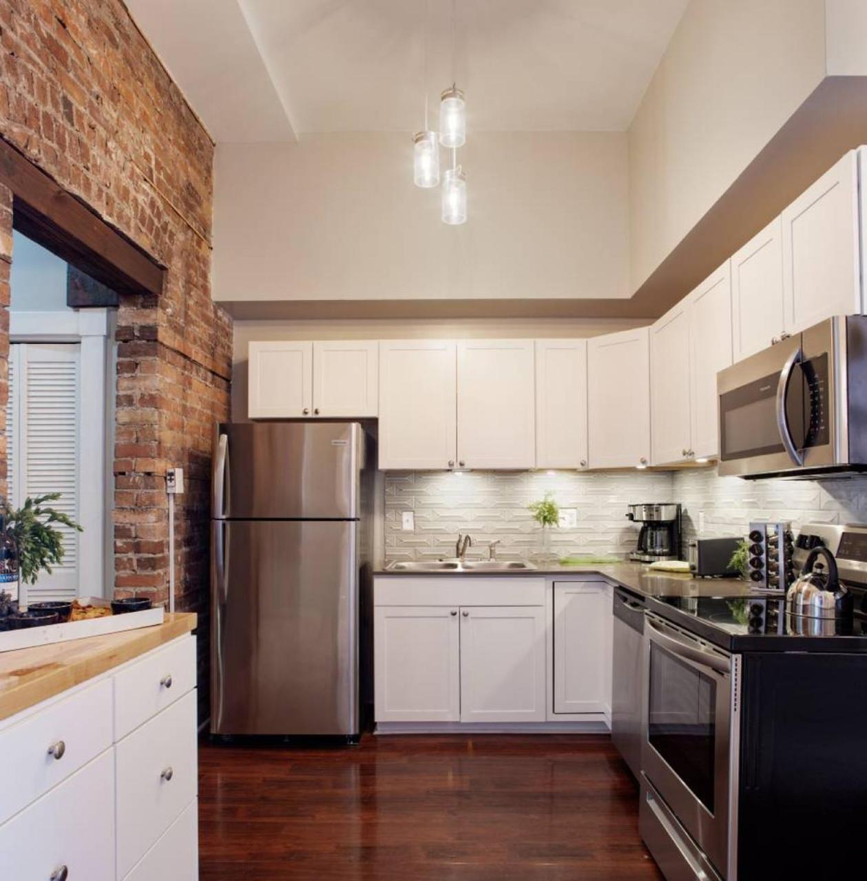 416a Waldburg St - Newly Renovated 1920's Historic District Apt Apartment Savannah