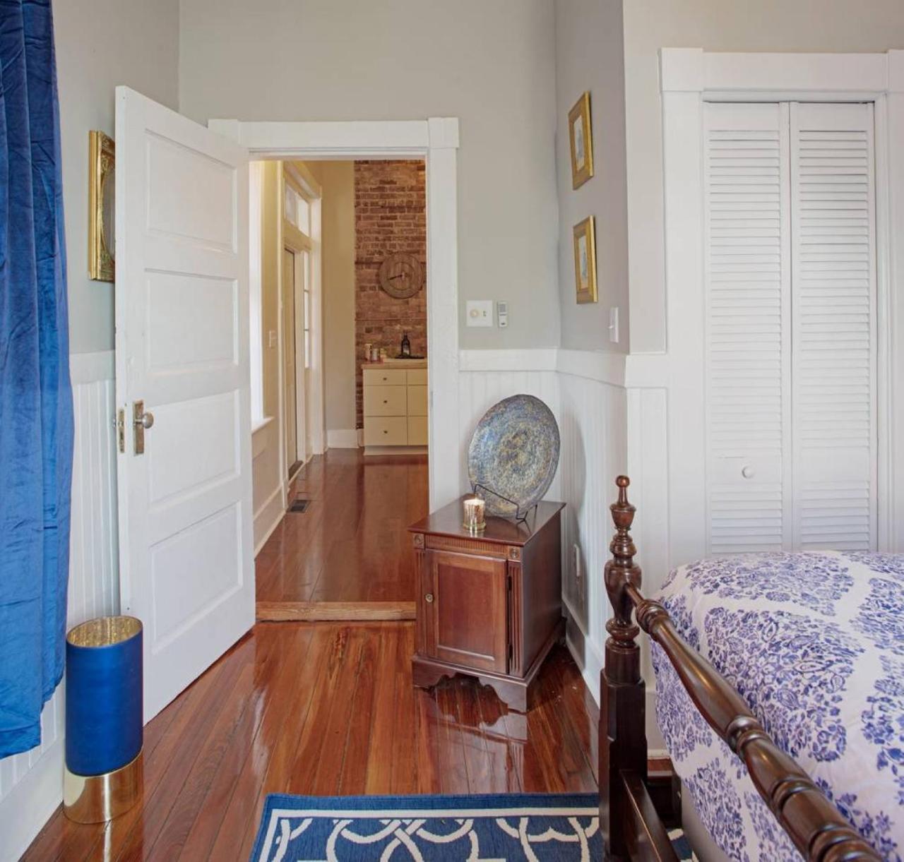 416a Waldburg St - Newly Renovated 1920's Historic District Apt