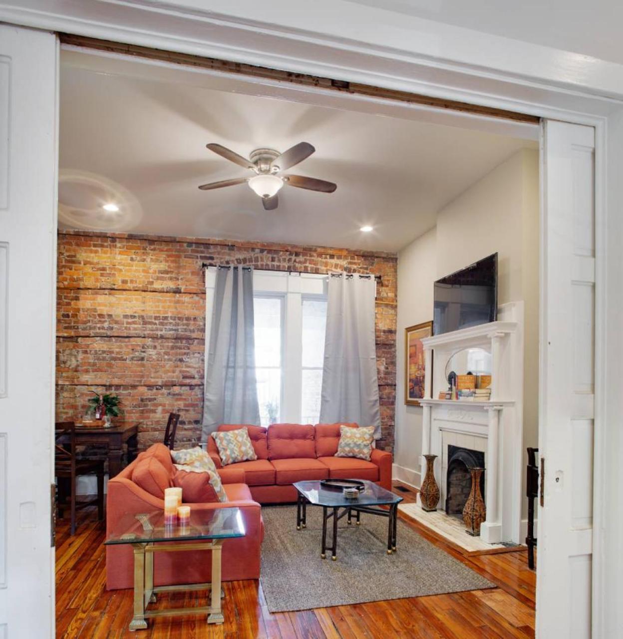 416a Waldburg St - Newly Renovated 1920's Historic District Apt Apartment Savannah