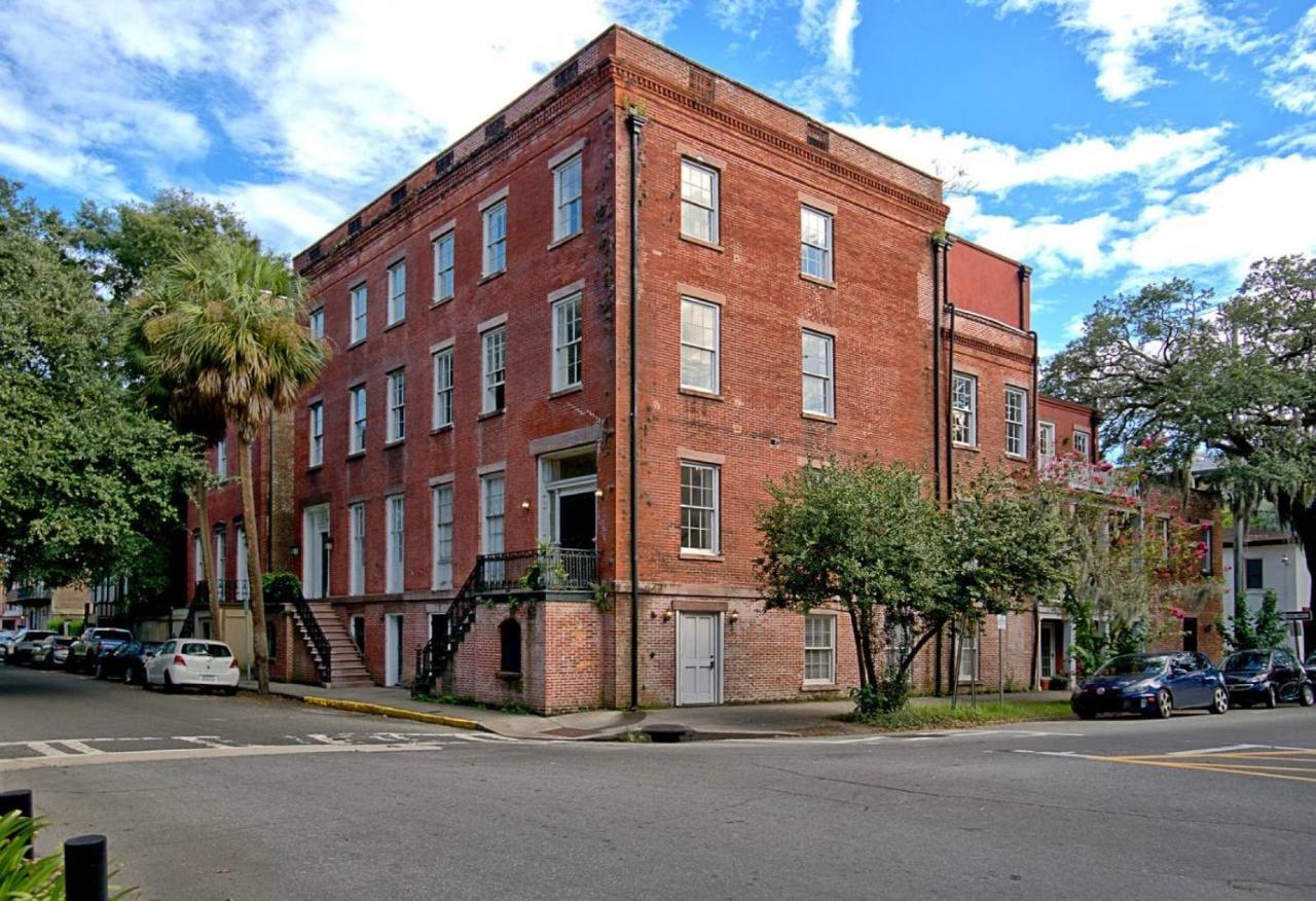 201 York #3 - Homey Downtown 2 Bedroom Steps From The River Apartment Savannah