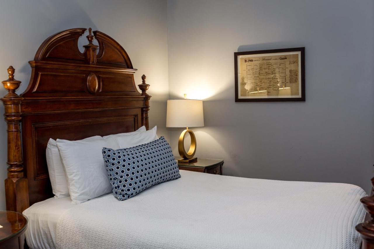 East Bay Inn, Historic Of Collection Savannah