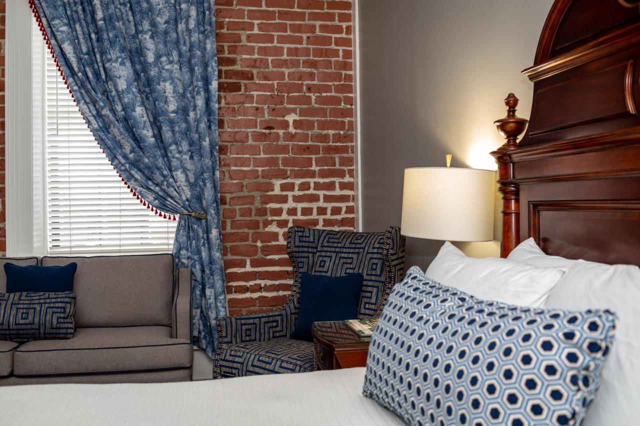 East Bay Inn, Historic Of Collection Savannah
