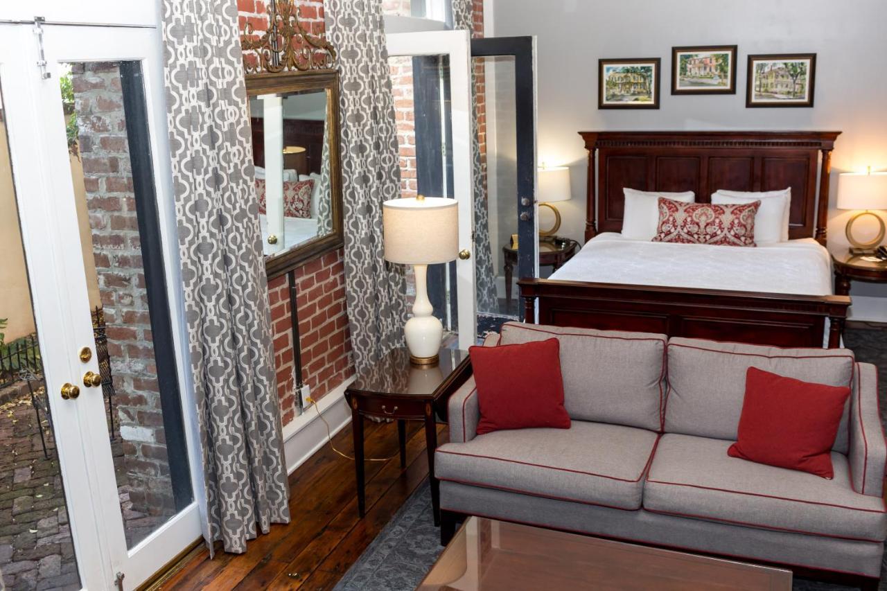 East Bay Inn, Historic Of Collection Savannah