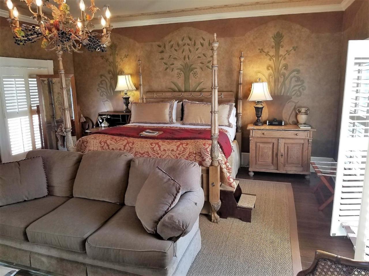 Hotel Ballastone