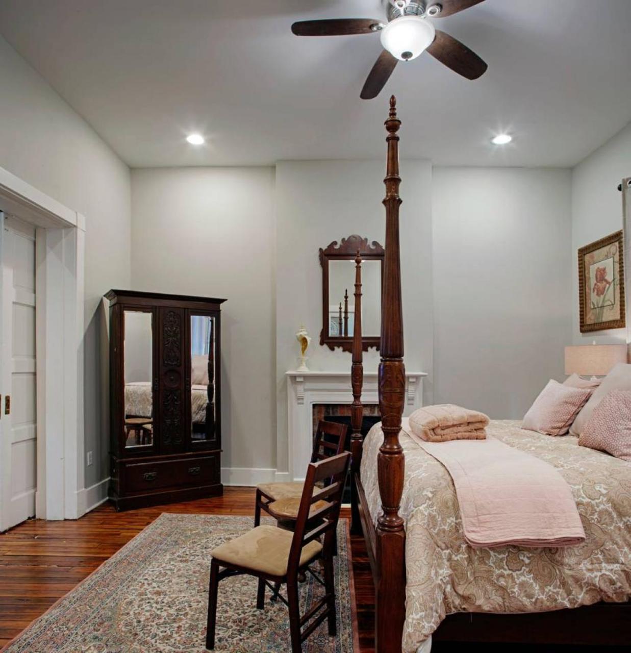 414 Waldburg A - Newly Renovated Apt With Outdoor Space! Apartment *