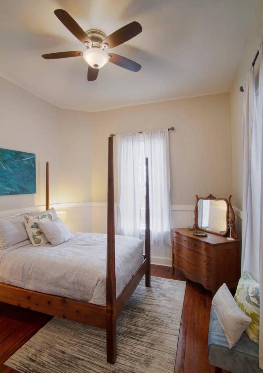 414 Waldburg A - Newly Renovated Apt With Outdoor Space! *