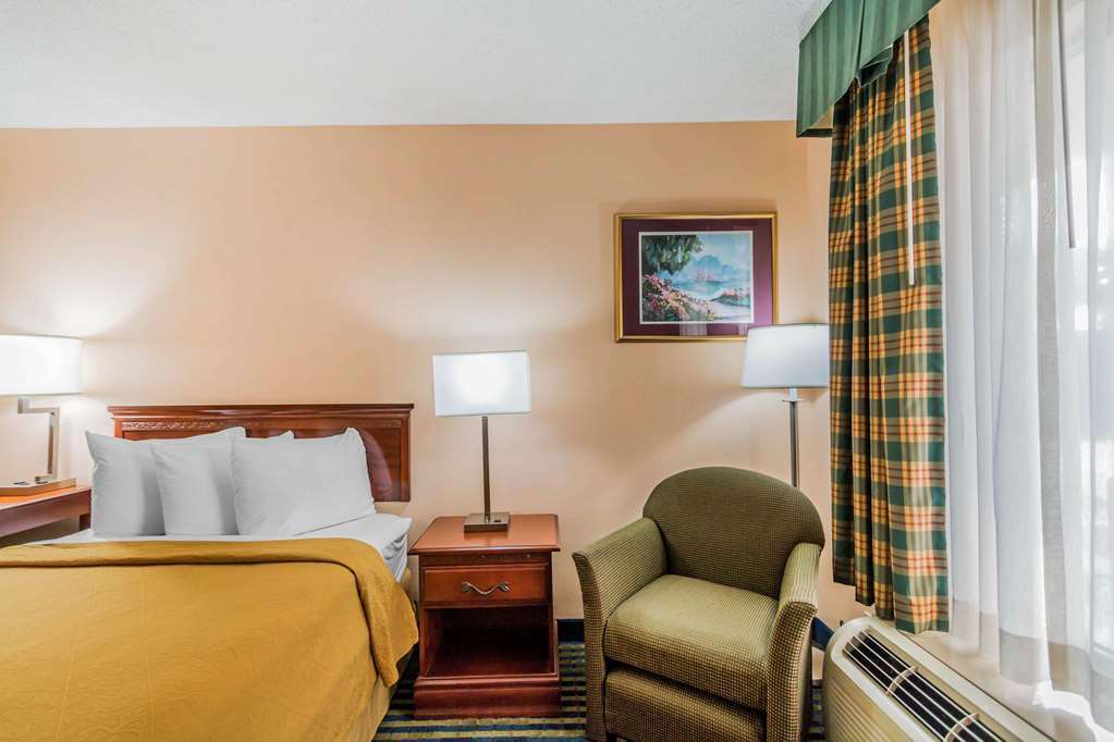 Quality I-95 Inn 2*