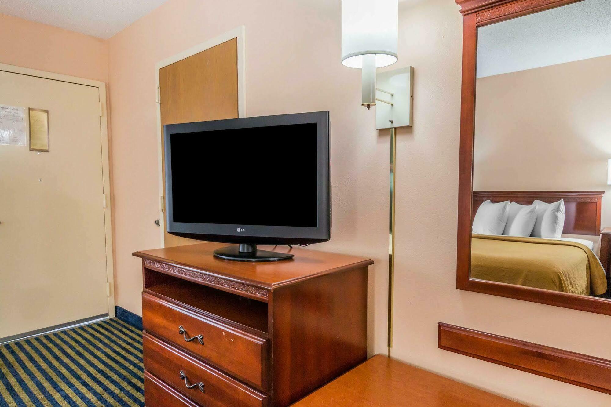 Quality I-95 Inn 2*