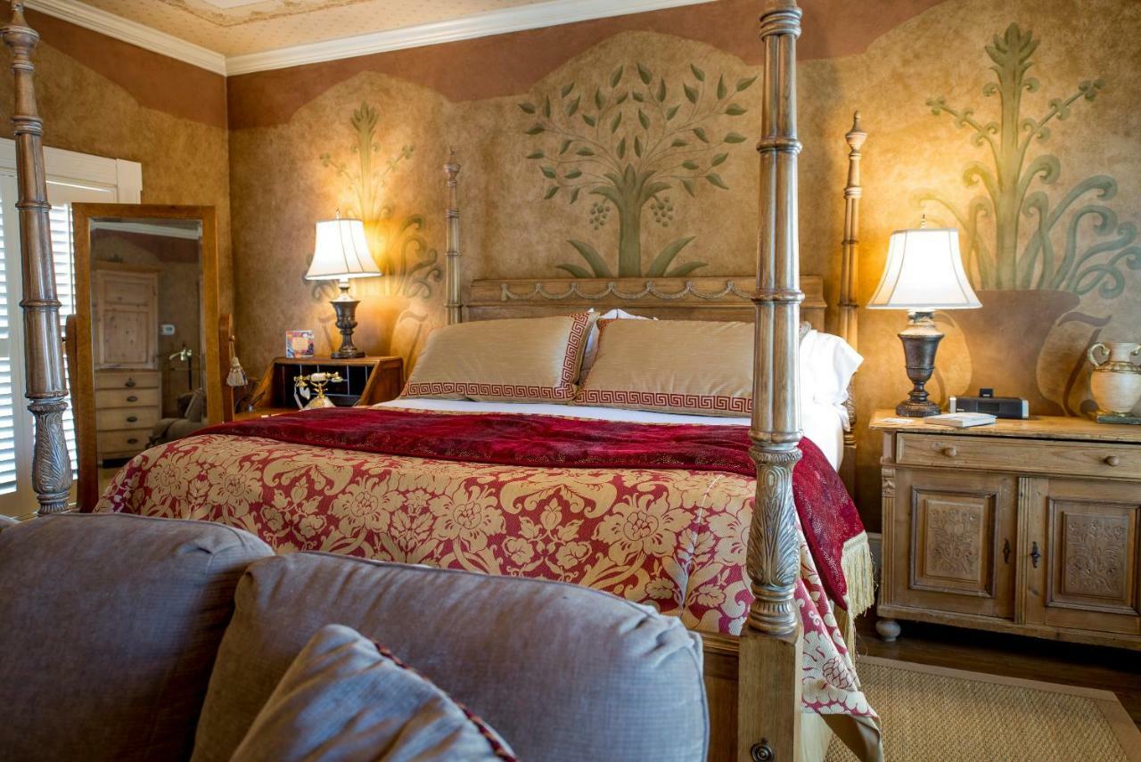 Ballastone Hotel