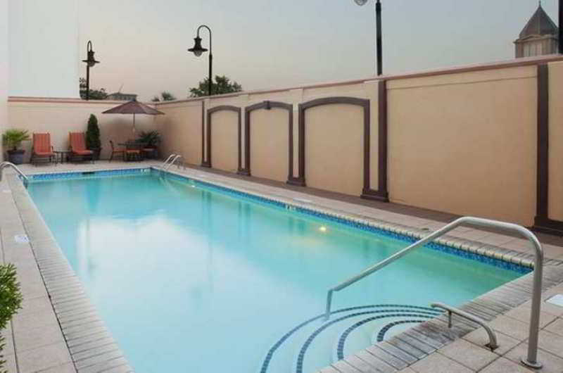 Doubletree By Hilton Historic Hotel Savannah