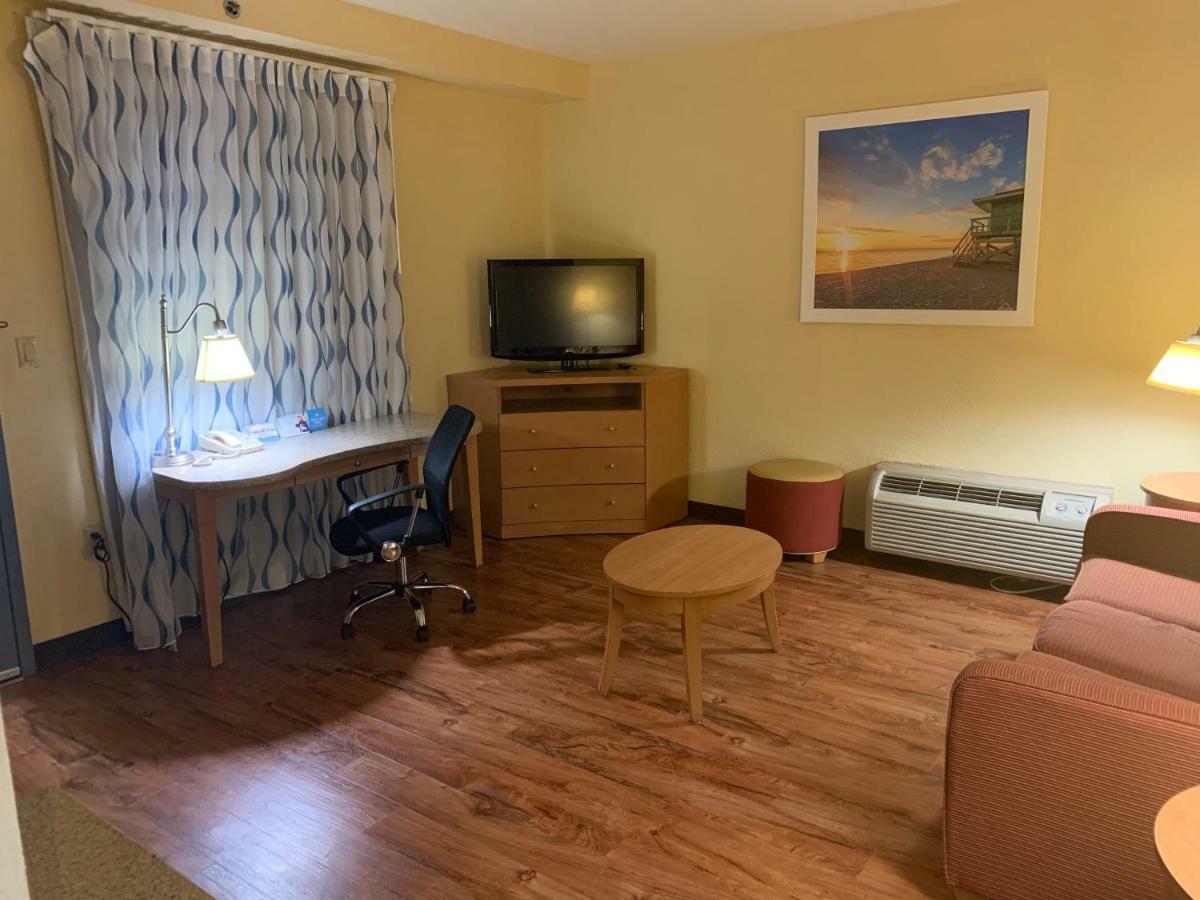 6 Ga Gateway & I95 Hotel Savannah