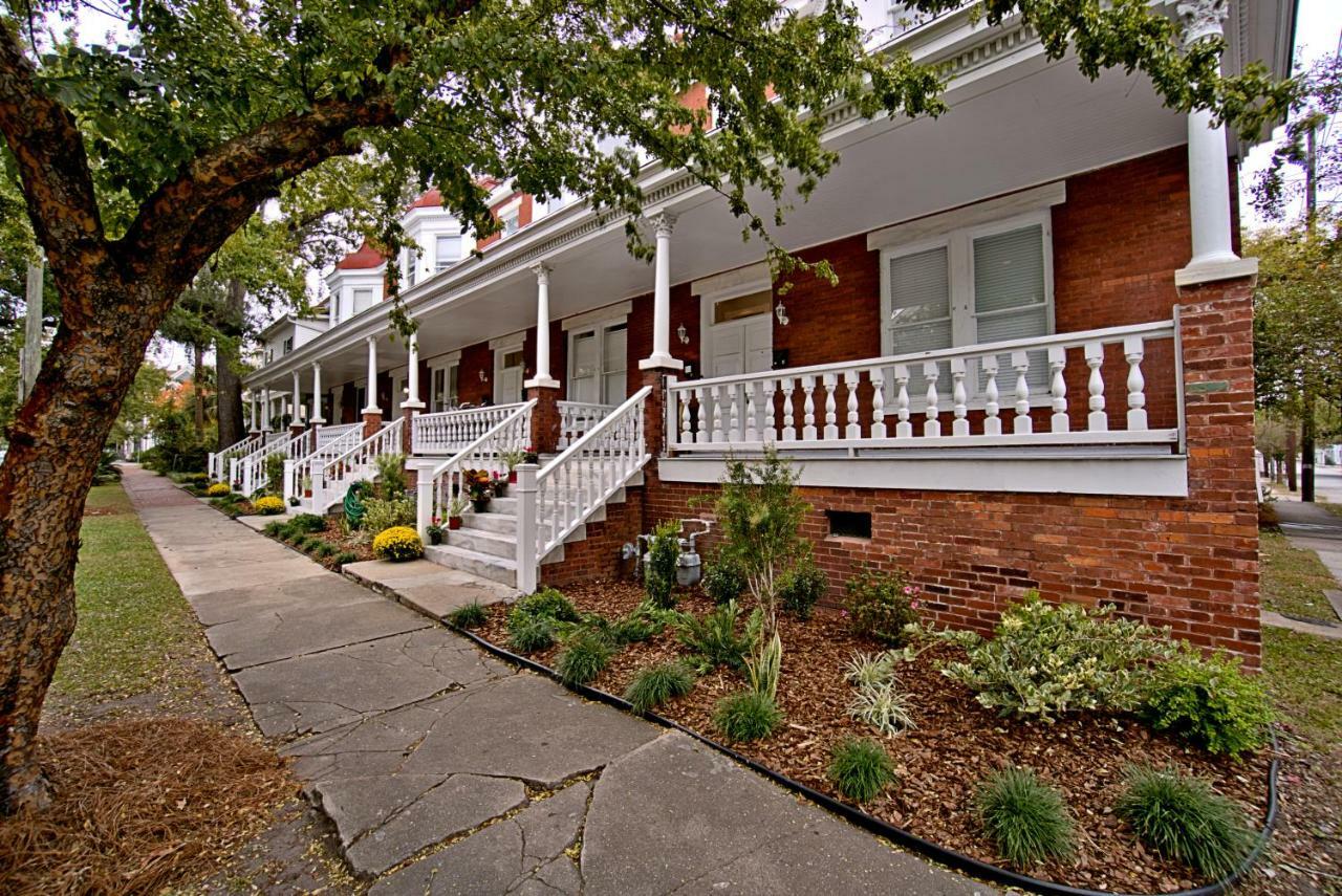 2 Bedroom Renovated Townhouse In Downtown * Savannah