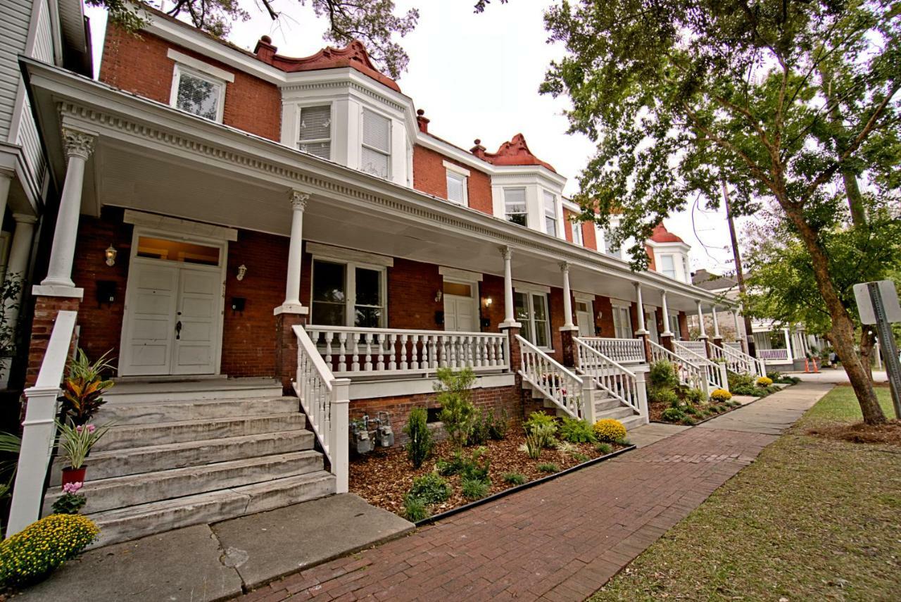 2 Bedroom Renovated Townhouse In Downtown Apartment
